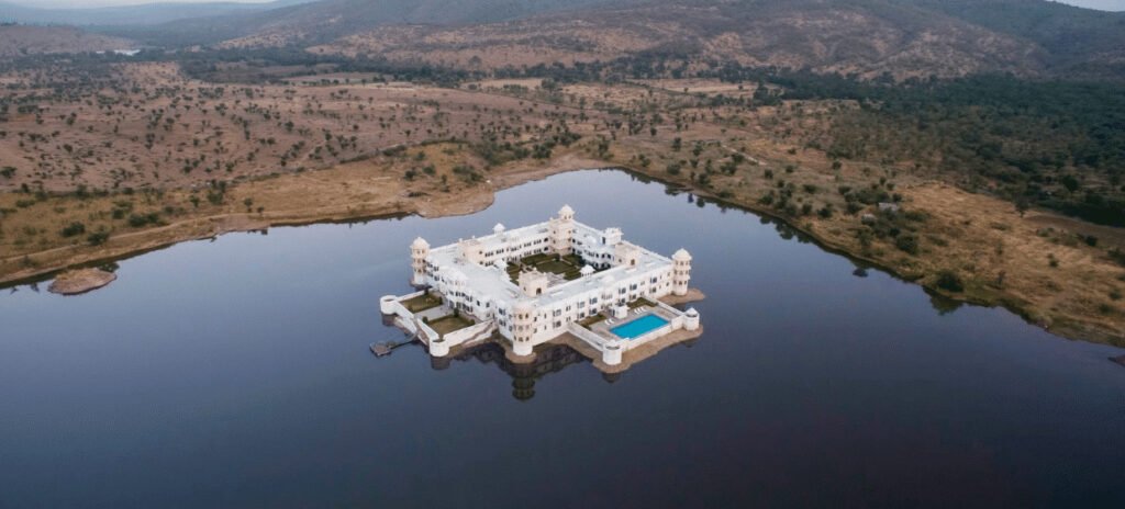 lake-nahargarh-palace