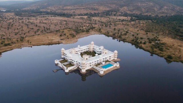 lake-nahargarh-palace